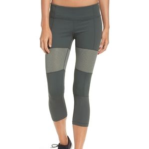 *BRAND NEW* Zella Blissed Out Cropped Leggings